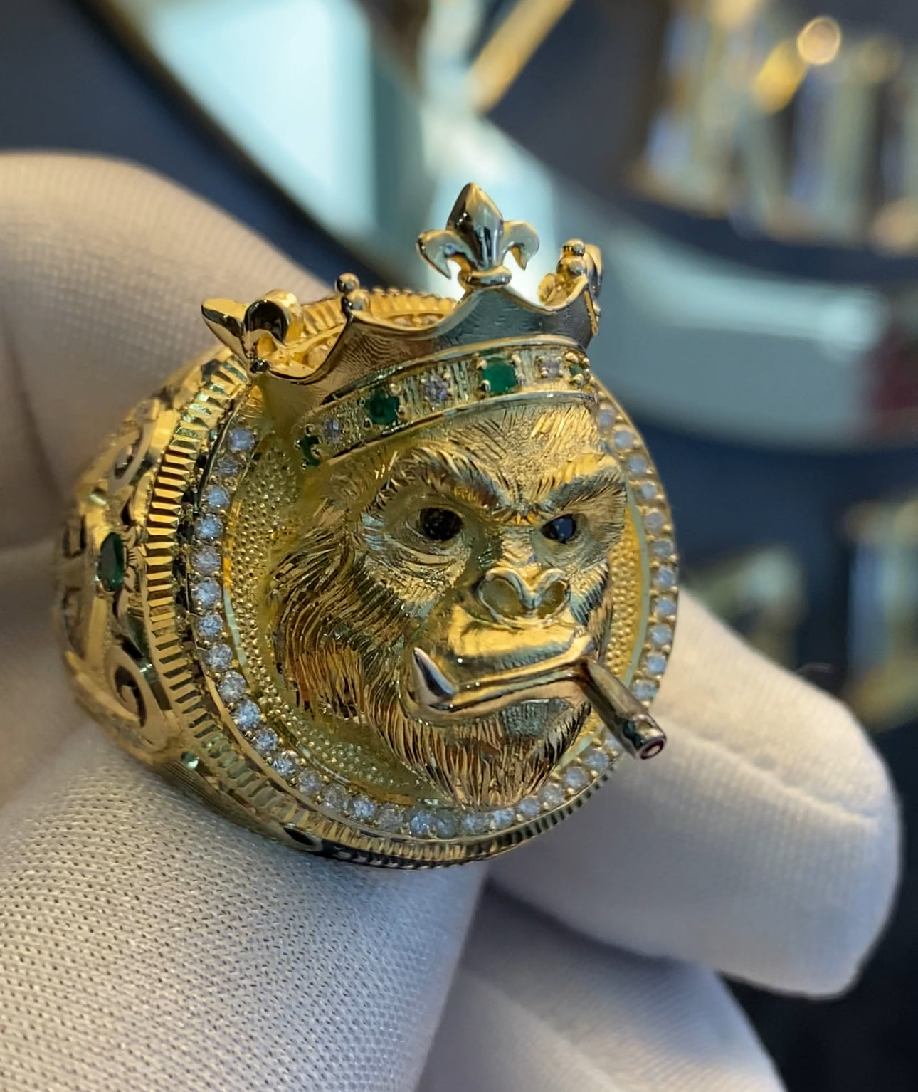Royal Kong Ring 18k Gold - Diamonds, Esmeralds