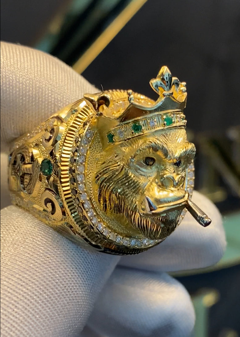 Royal Kong Ring 18k Gold - Diamonds, Esmeralds
