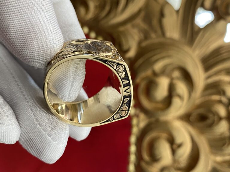 Oriental Tiger Ring Special Edition 18K Gold Majestic Diamonds.