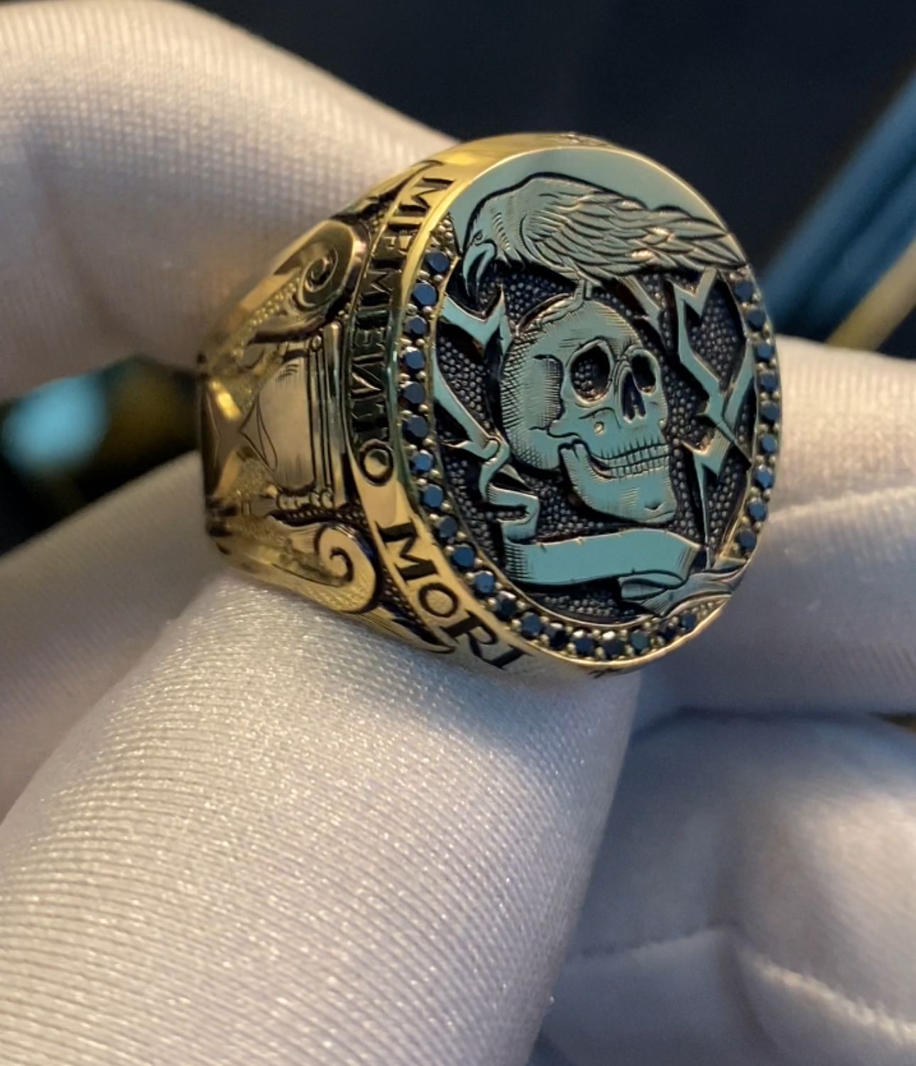 Memento Mori 18k Gold - Black Diamonds