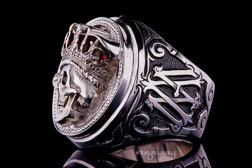 King Skull Ring 18k Gold White