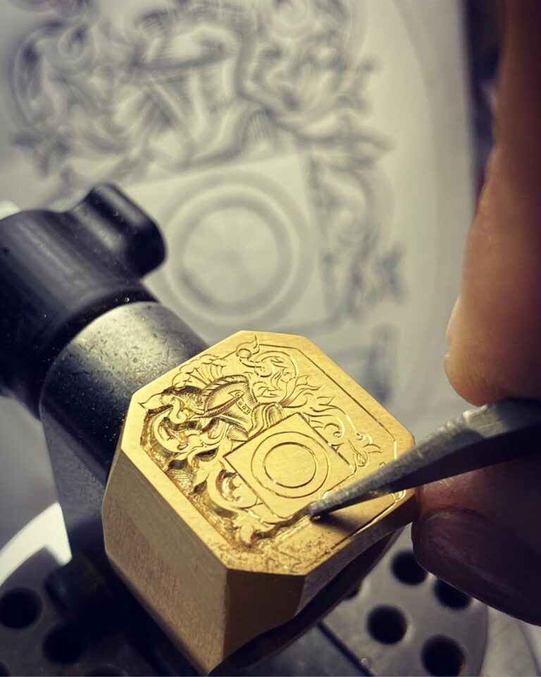 Heraldic Legacy Ring Special Edition 18k Gold - Majestic Diamond