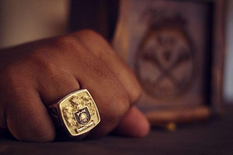 Mixed Gold-Silver Ring Family Crest.