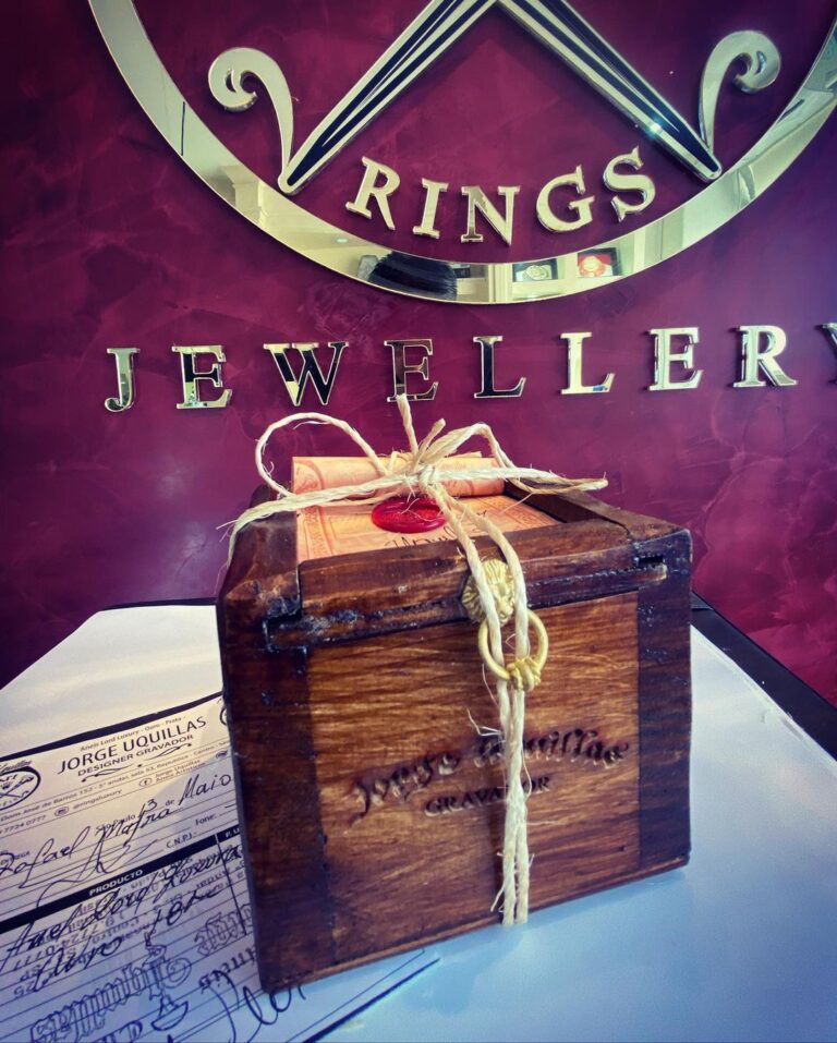 Oriental Tiger Ring Special Edition 18K Gold Majestic Diamonds.