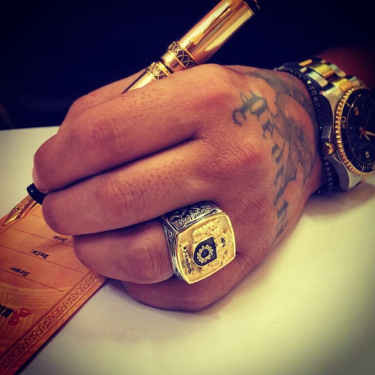 Mixed Gold-Silver Ring Family Crest.