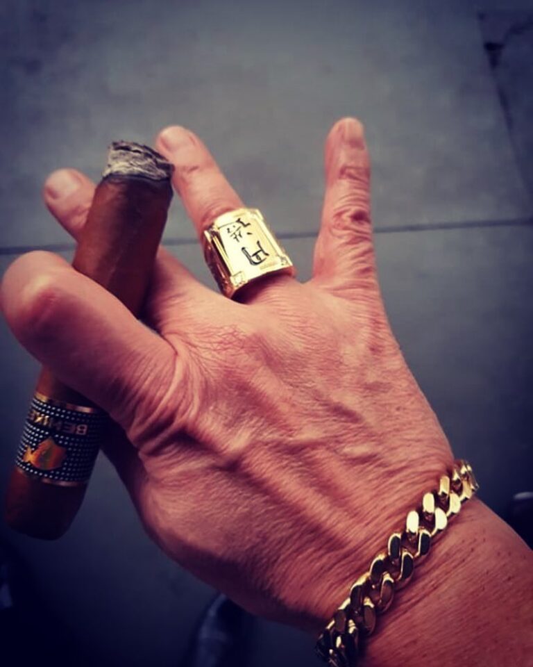 Oriental Tiger Ring Special Edition 18K Gold Majestic Diamonds.