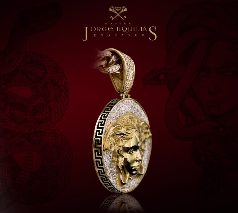 Medusa Necklace Full Diamonds 18k gold.