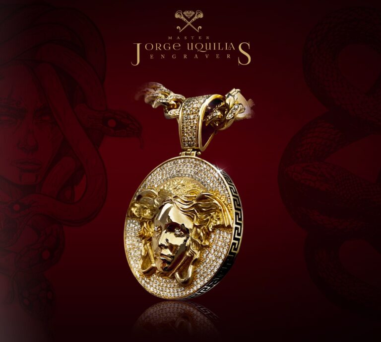 Medusa Necklace Full Diamonds 18k gold.