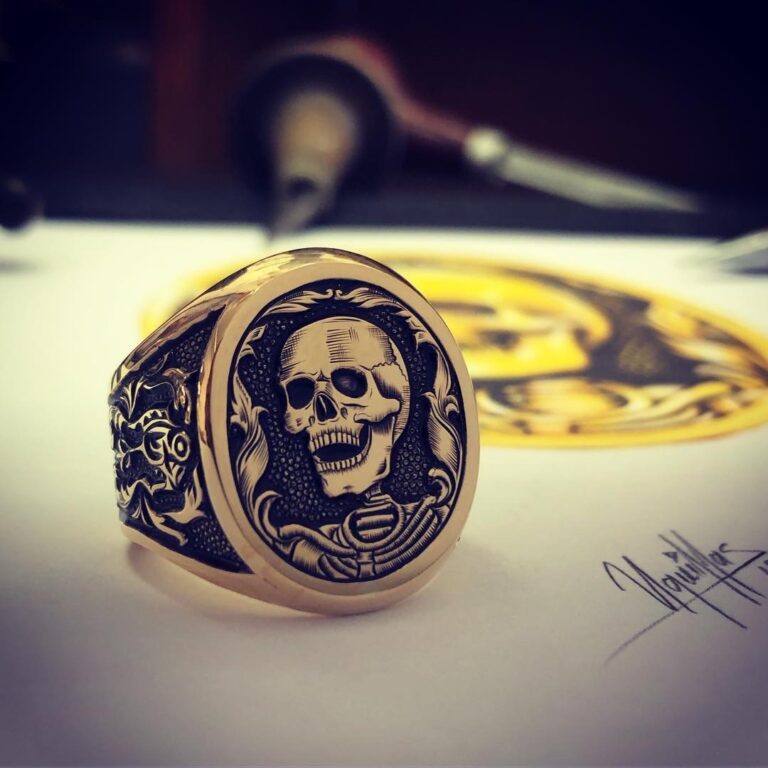 Emperor Skull Ring 18k Gold