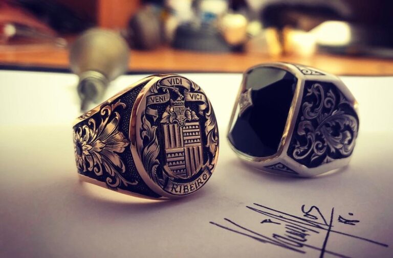 Family Crest Ring 18k Gold