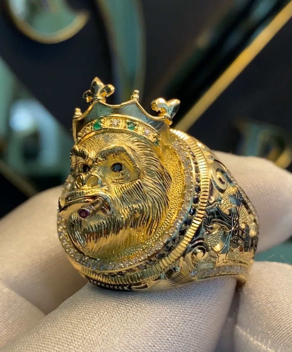 Royal Kong Ring  18k Gold - Diamonds, Esmeralds